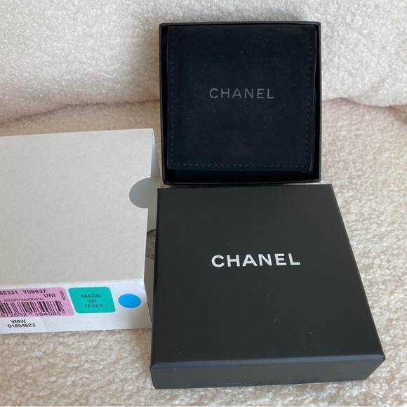 Chanel Pearl and Crystal brooch, gold tone - Picture 6 of 14